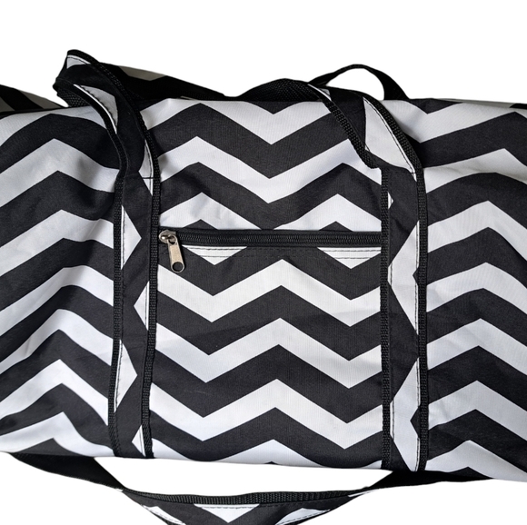 WB BLACK WHITE Chevron print zig zag duffle travel beach gym bag coastal XL - Picture 2 of 9